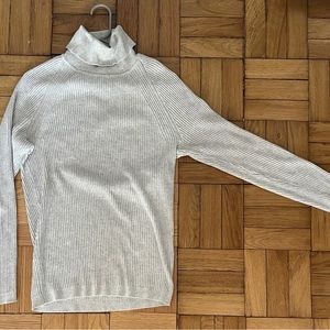 Turleneck white sweater